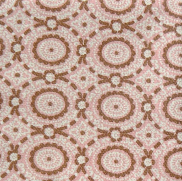 Tissu médaillons rose saumon et marron
